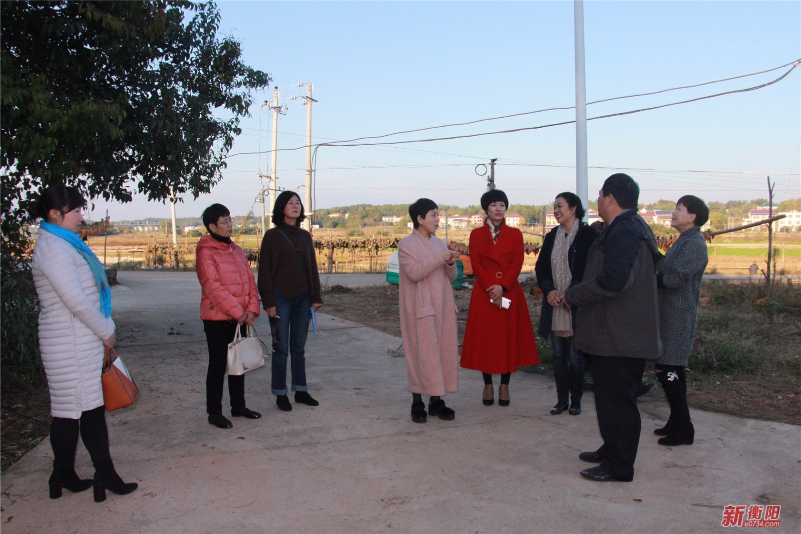 衡阳市妇联组织女企业家赴村助力精准扶贫工作