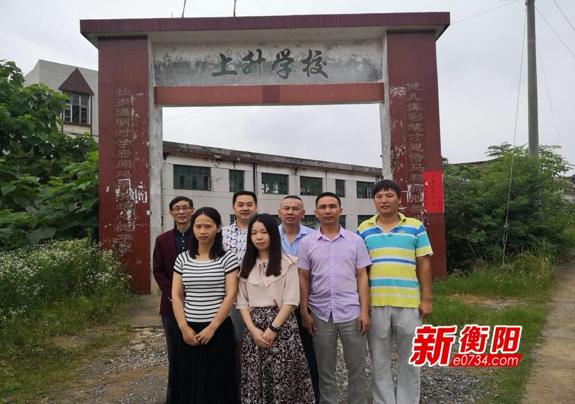 祁东县关爱留守儿童义工团赴学校开展爱心活动