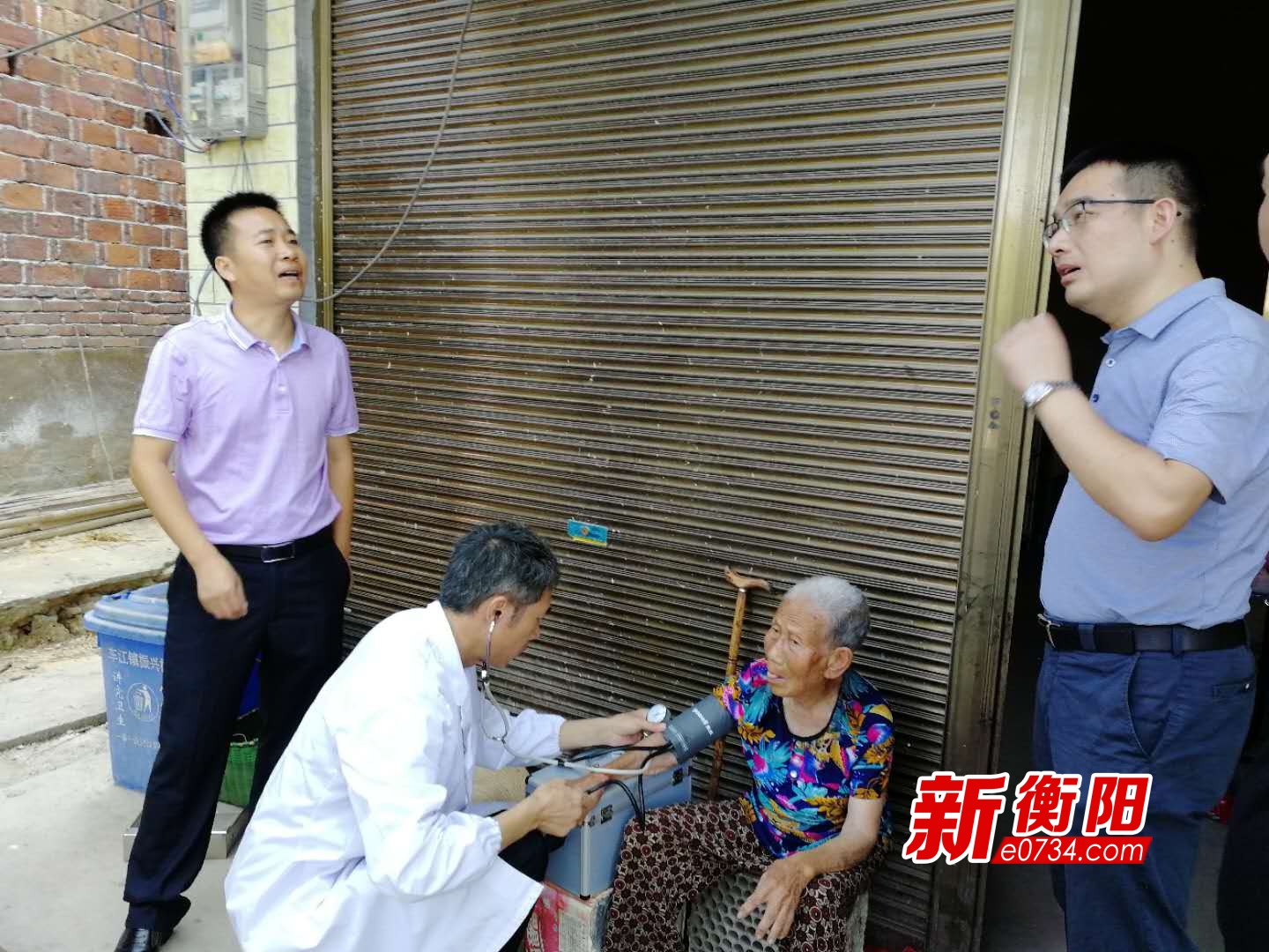 脱贫攻坚:市强戒所携手附二医院共赴铁市村义诊