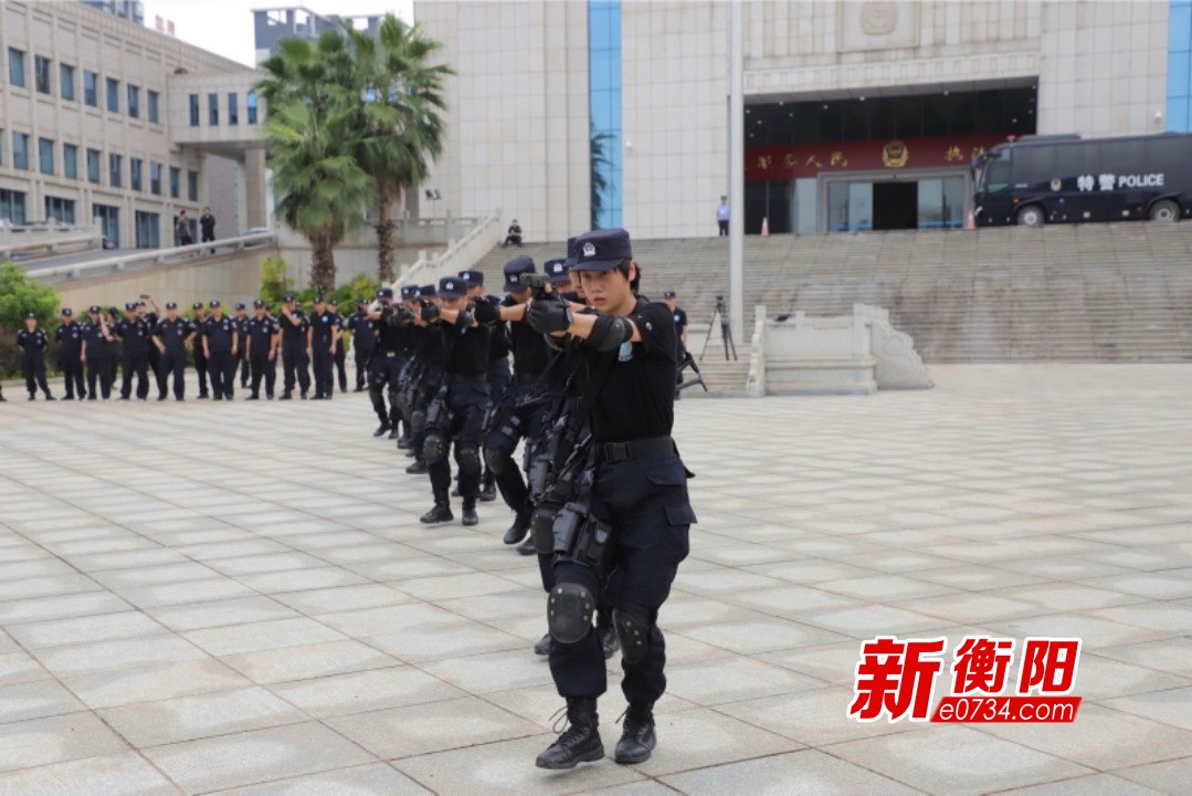 衡阳“山豹突击队”新警汇报表演 一展特警风采