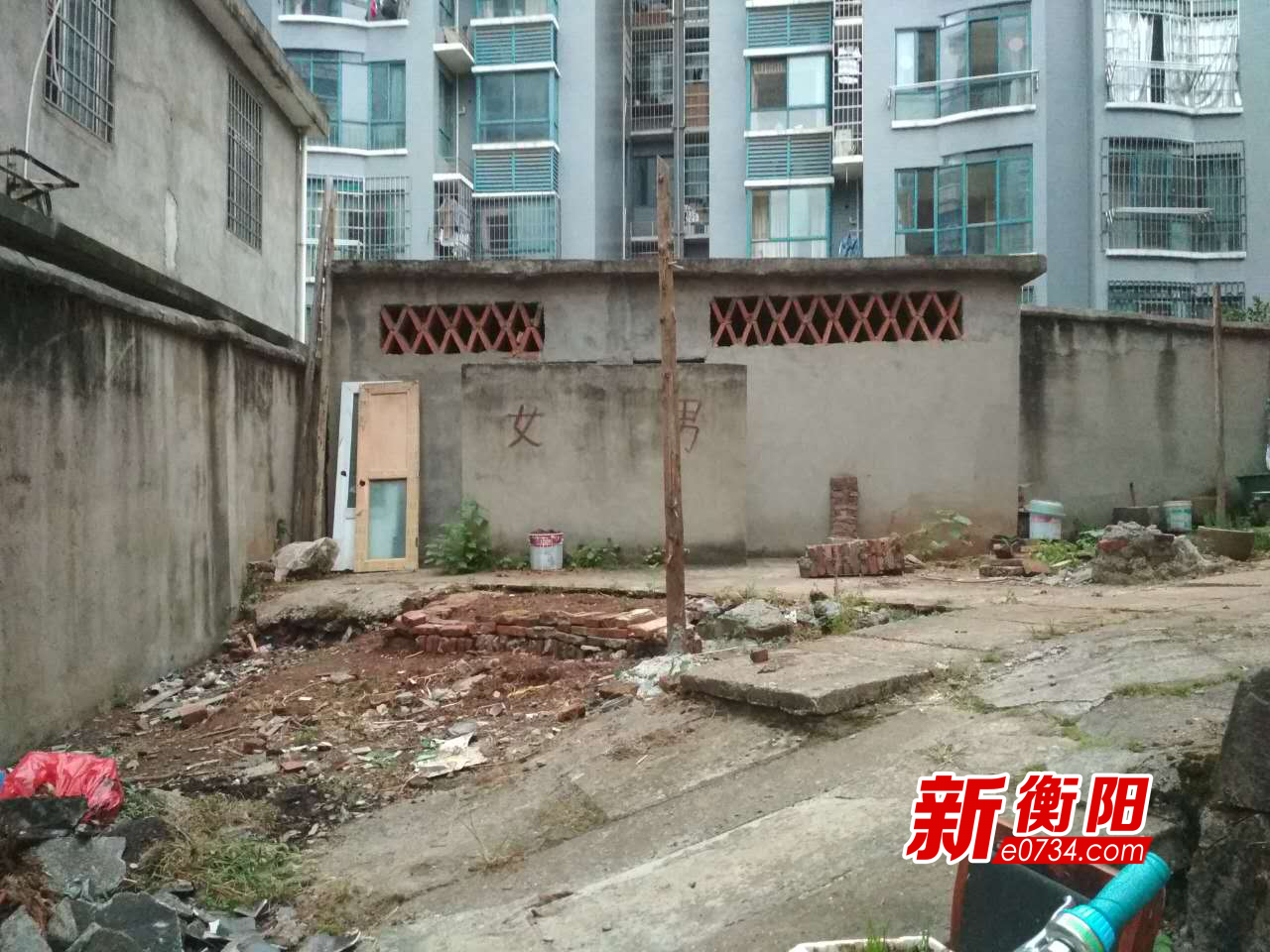 从此,城区公共厕所清扫工作,便不用借用石灰,可用水直接进行冲洗