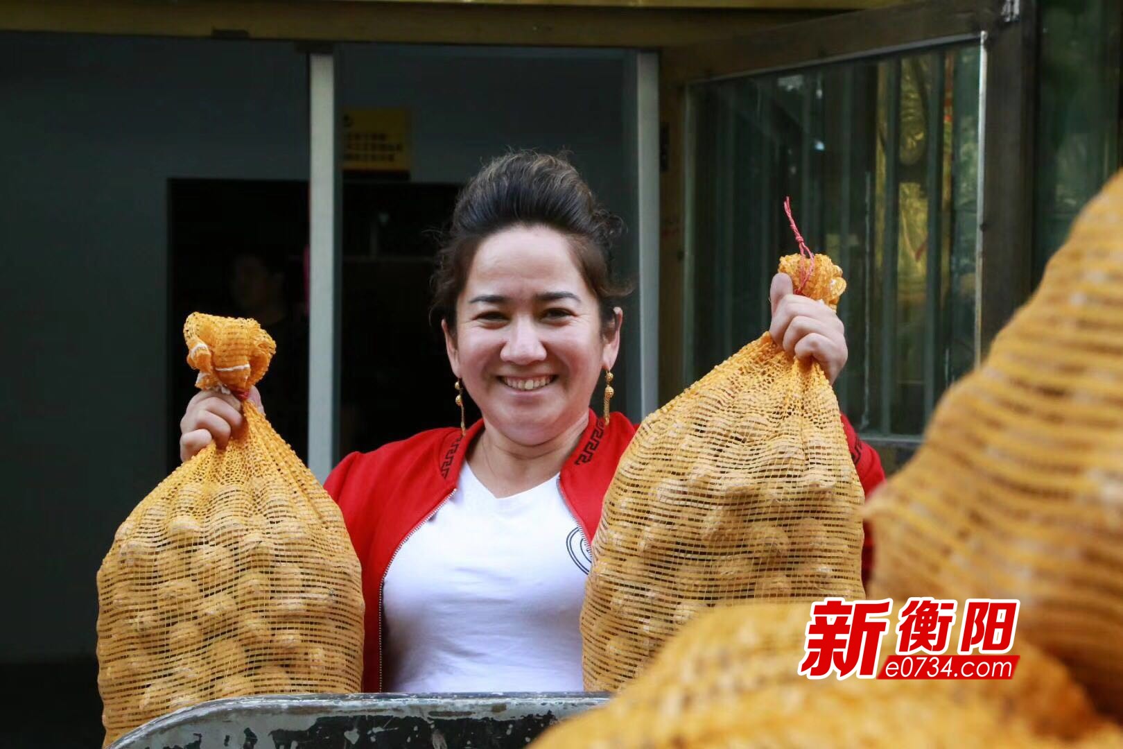 鄯善县有多少人口_鄯善县第二中学(2)