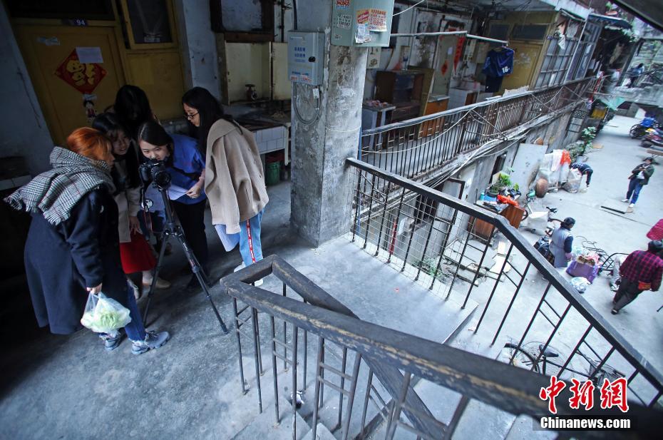 成都"鸳鸯楼"成网红拍照地