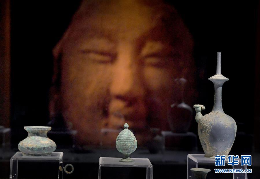 这是洛阳龙门博物馆陈列的展品。