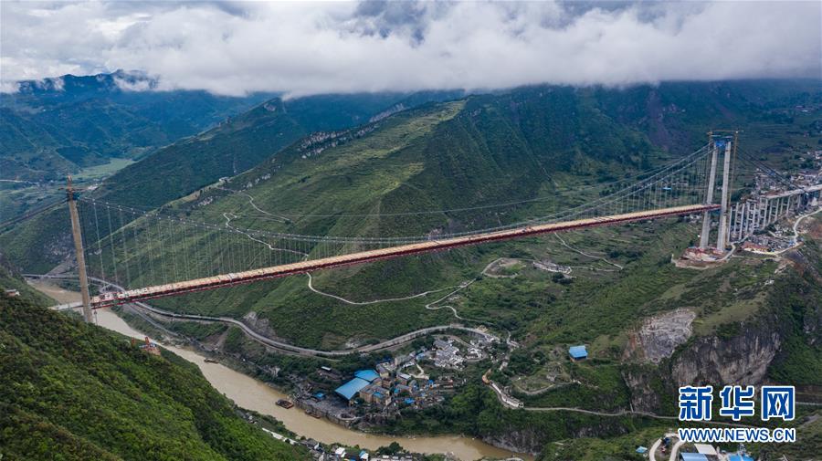 5月30日无人机拍摄的江习古高速公路赤水河大桥。