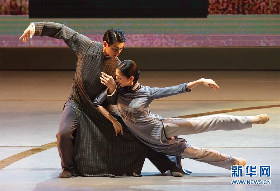 6月2日，上海歌舞团演员在第十二届中国艺术节闭幕式上汇报演出获得文华大奖的舞剧《永不消逝的电波》选段。