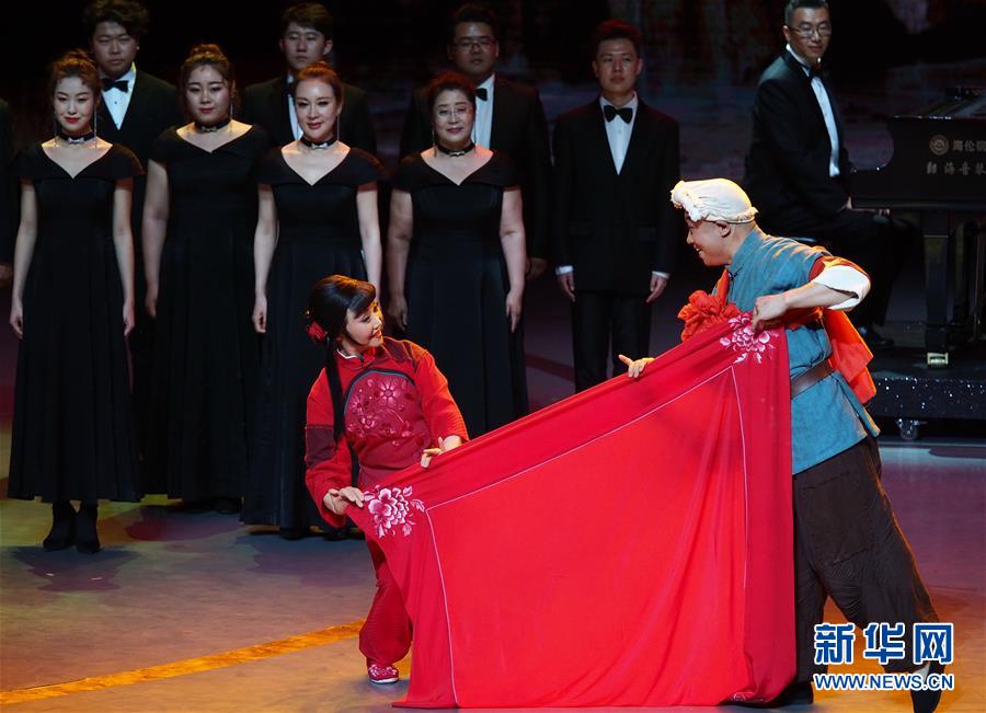6月2日，演员在第十二届中国艺术节闭幕式上汇报演出获得文华大奖的秦腔《王贵与李香香》选段。
