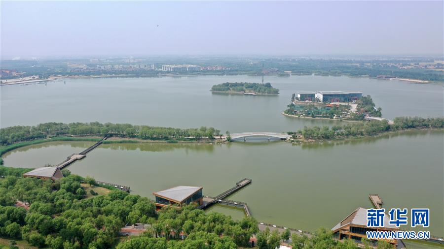 这是无人机拍摄的天津市南湖·绿博园景区一景。