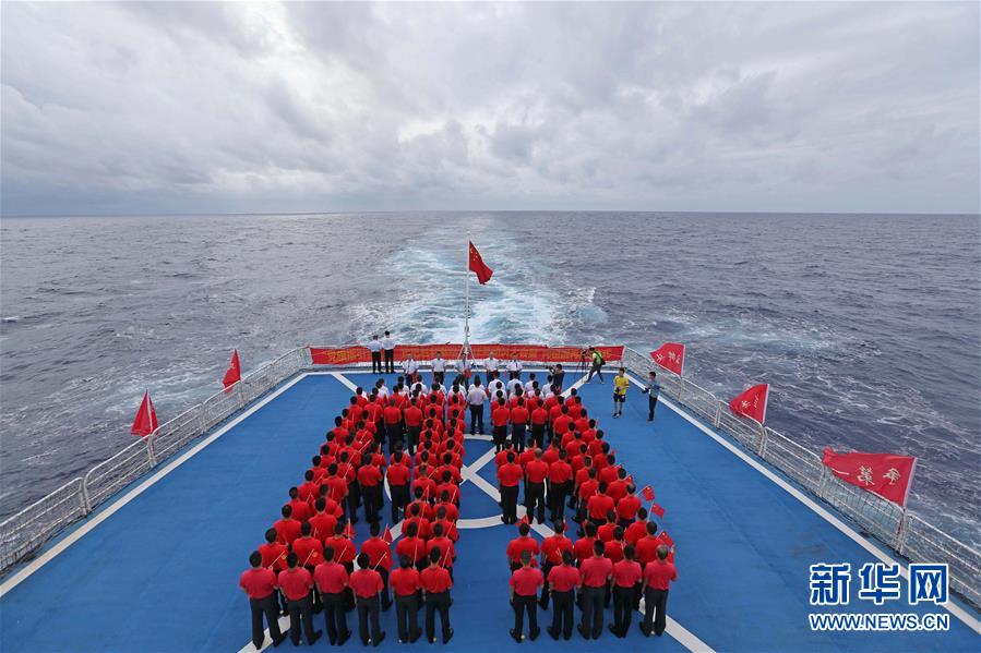 远望3号船进行第83次远洋航天测控（6月10日摄）。