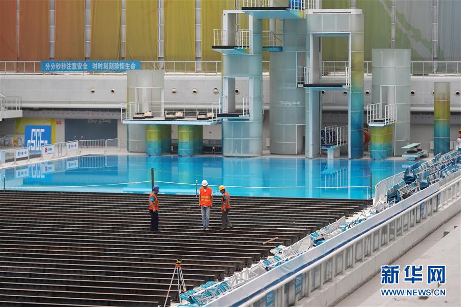 国家游泳中心正通过“水冰转换”改造工程成为世界首例在泳池内搭建冰壶赛道的冬奥场馆。