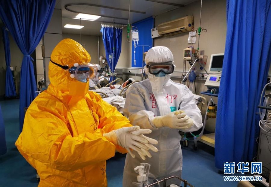 多地一线抗疫医务人员工作影像实录