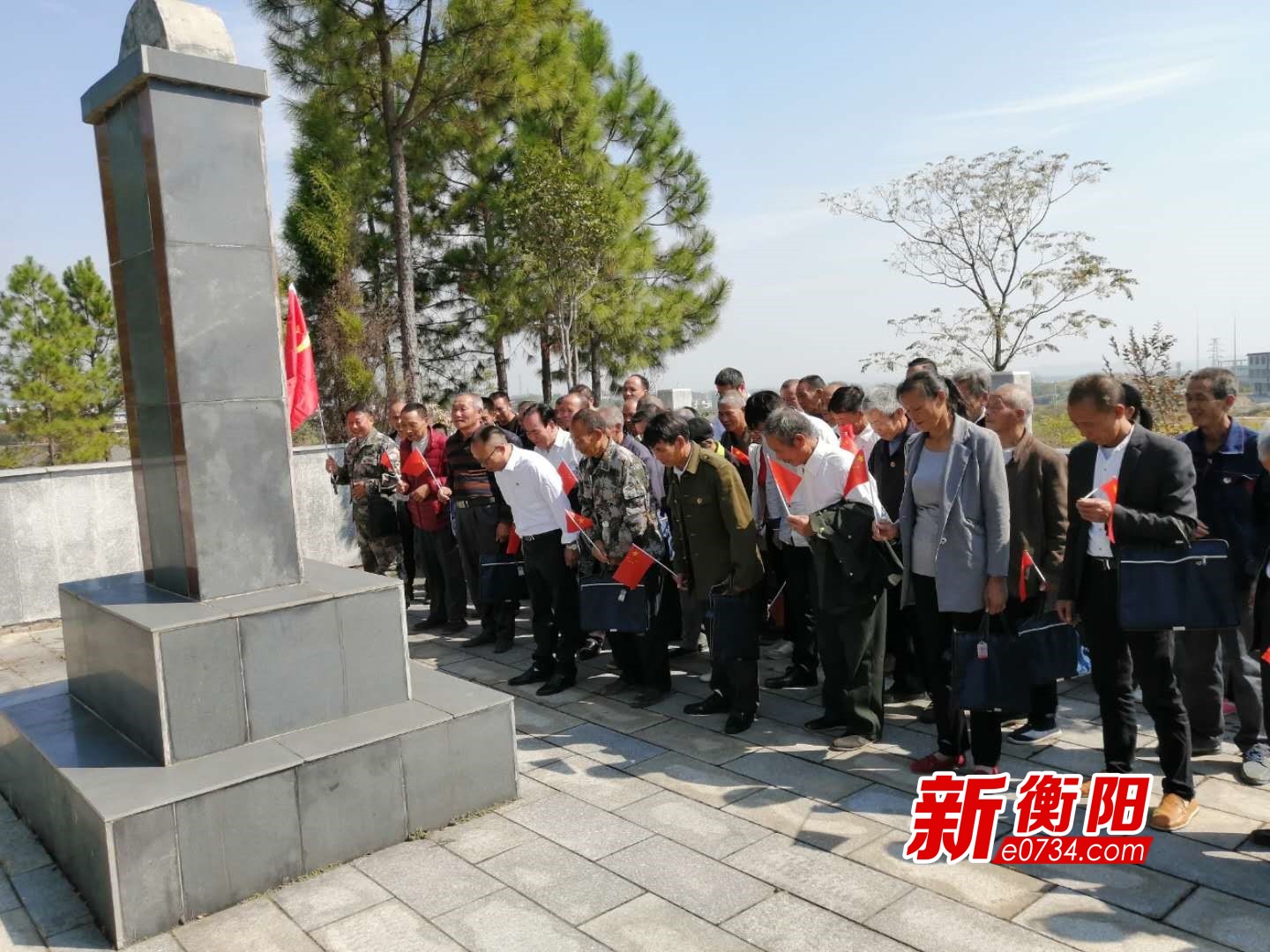 村全体党员参观红色革命基地.jpg